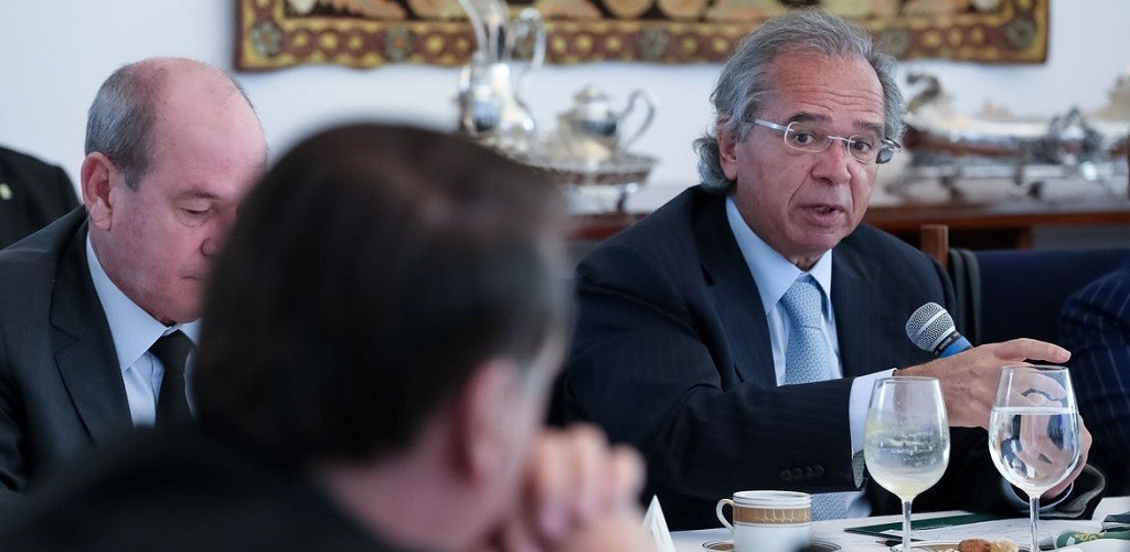 Guedes diz que governo criará programa de renda mínima após pandemia