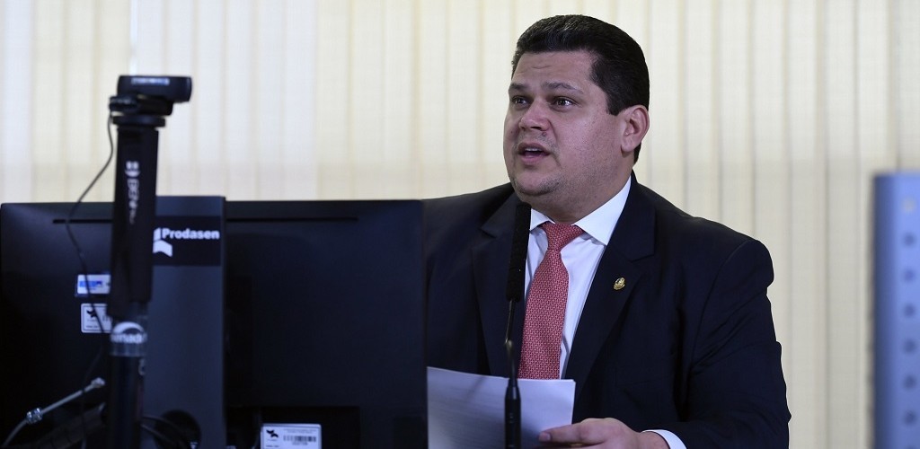 Alcolumbre devolve ao Planalto MP sobre escolha de reitor na pandemia