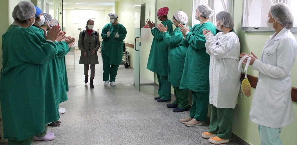 Mulher de 62 anos é a primeira paciente recuperada de Covid-19 no HU-Furg