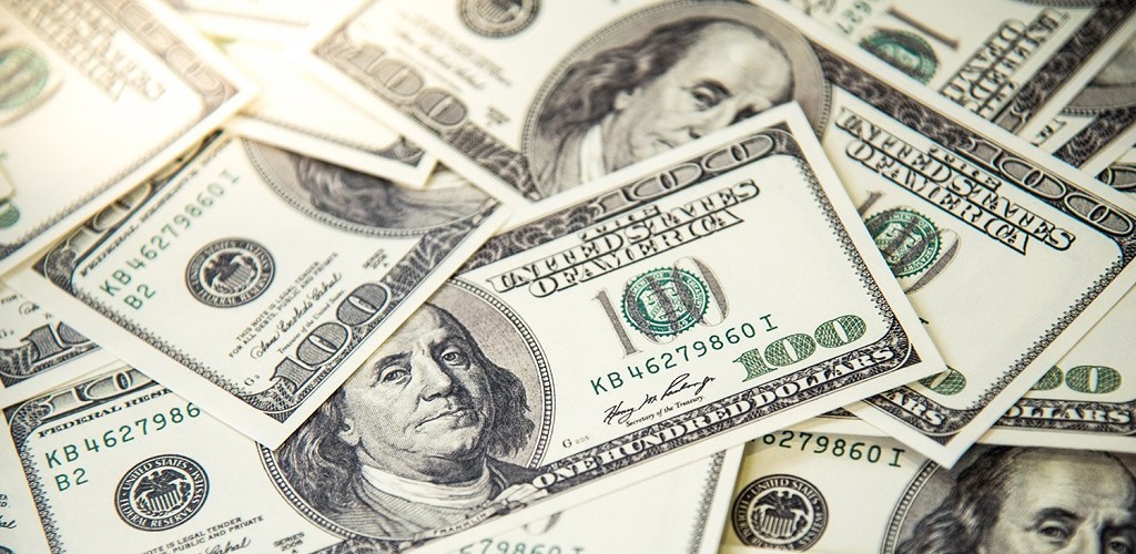 Dólar fecha em queda seguindo fraqueza da moeda no exterior
