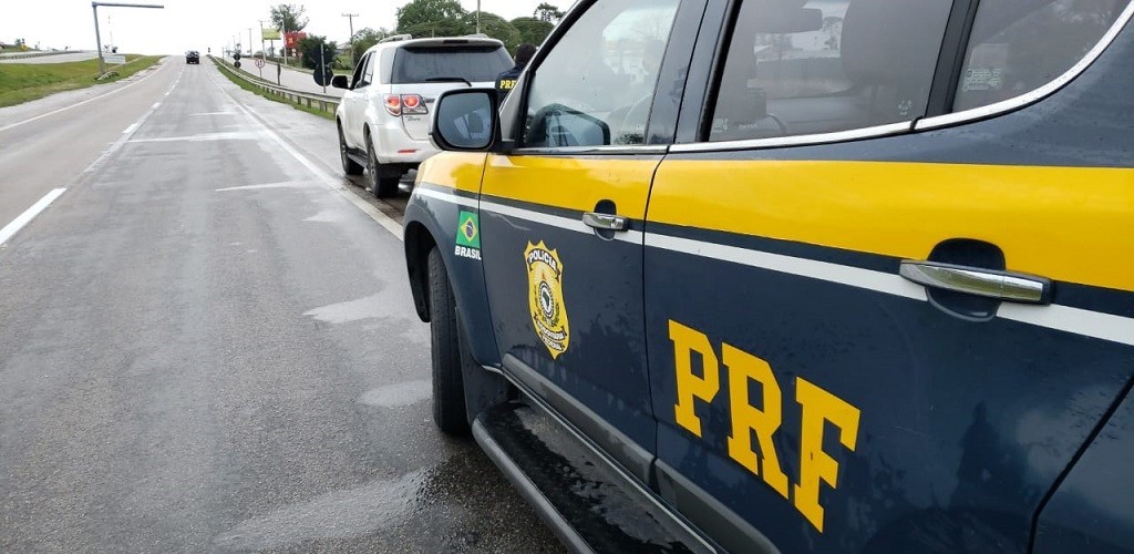 PRF flagra transporte irregular de material biológico contaminante em Pelotas