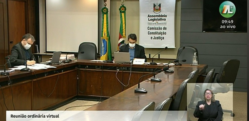 Avança na Assembleia projeto de lei que torna obrigatória a disposição de álcool gel em bancos e lotéricas