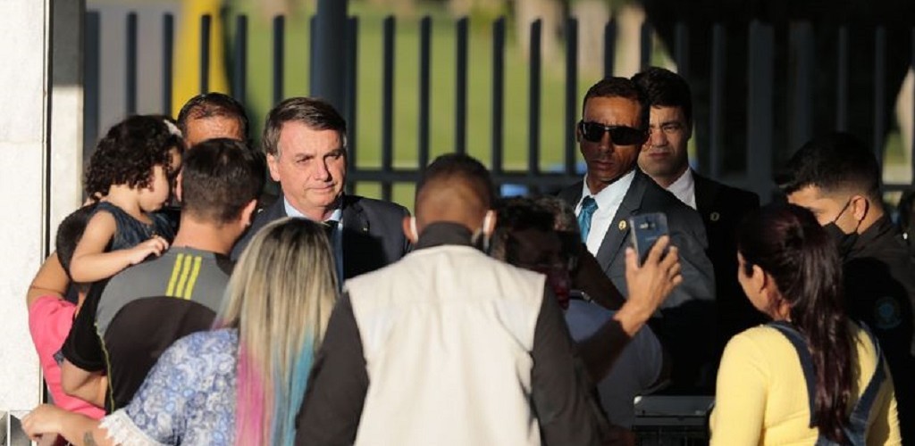 Jair Bolsonaro terá que pagar multa caso não utilize máscara em locais públicos