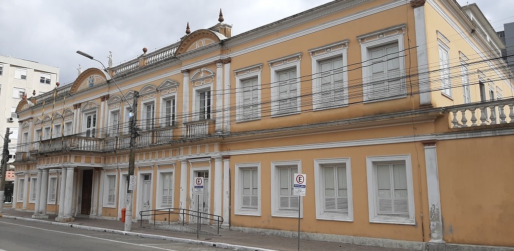 Novo decreto determina regras para o funcionamento de academias e restaurantes