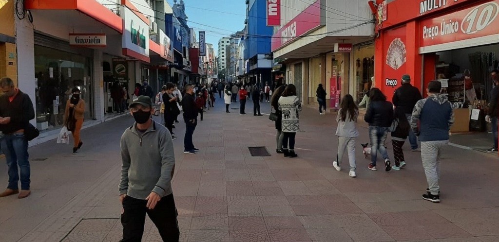 Comércio de rua deve adotar medidas sanitárias para reabrir provadores