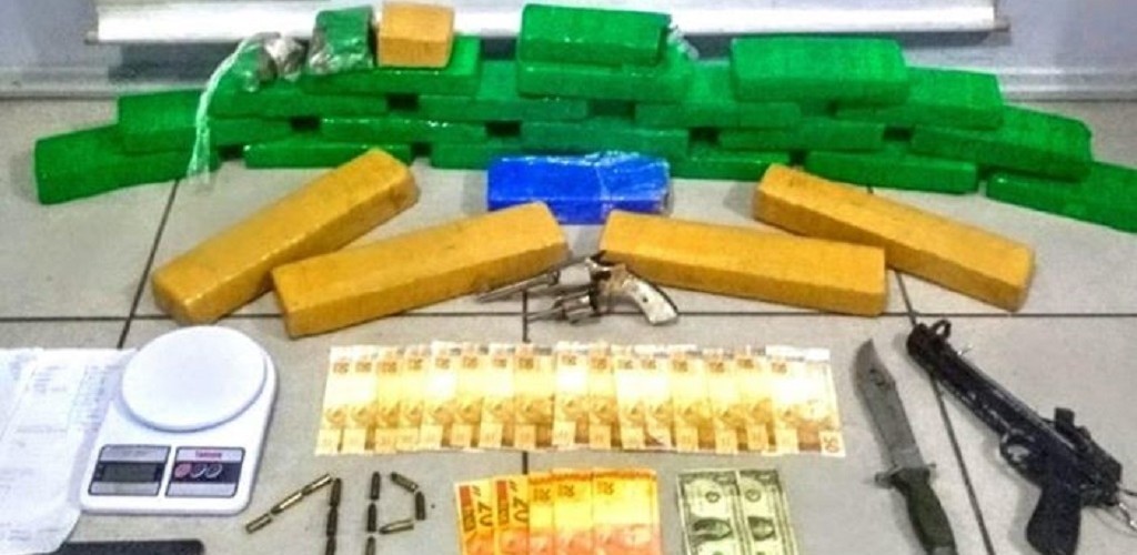 Casal é preso por tráfico de drogas, tentativa de homicídio e porte ilegal de arma de fogo em Pelotas