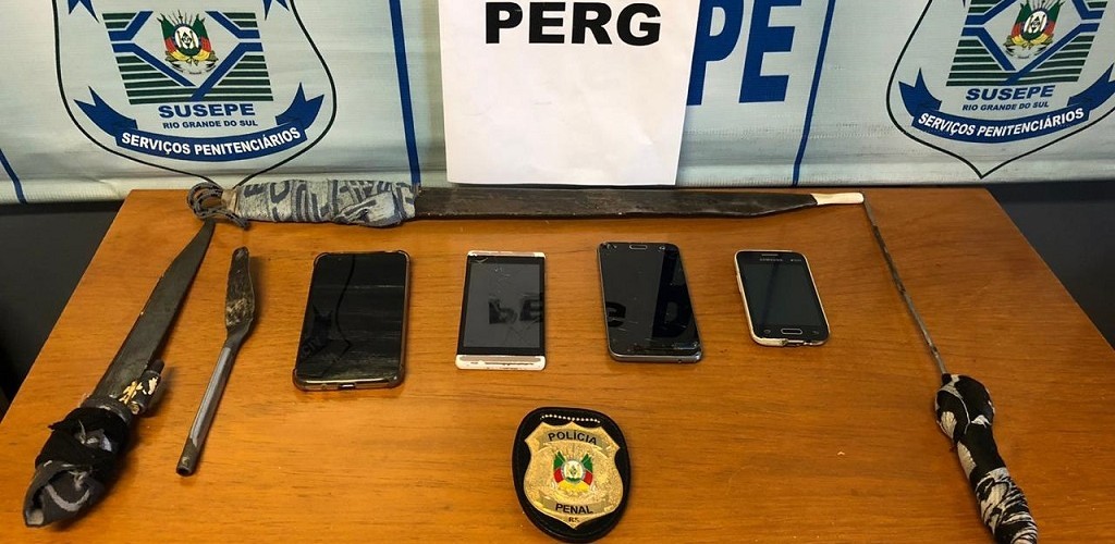 Agentes da PERG apreendem celulares e facas na penitenciária