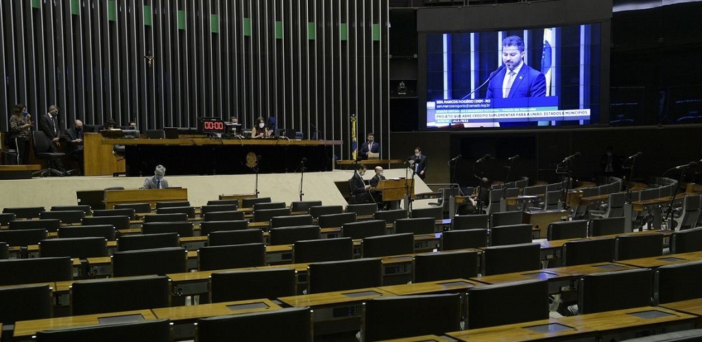 Câmara aprova MP que suspende cumprimento mínimo de dias letivos