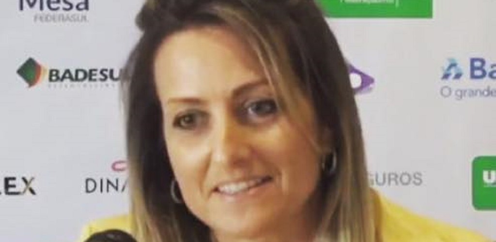 Crise econômica também mata, diz Simone Leite