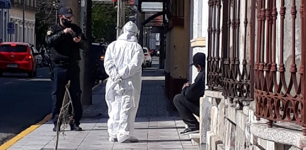 Moradora de rua com Covid-19 é encontrada por membros do Consultório na Rua