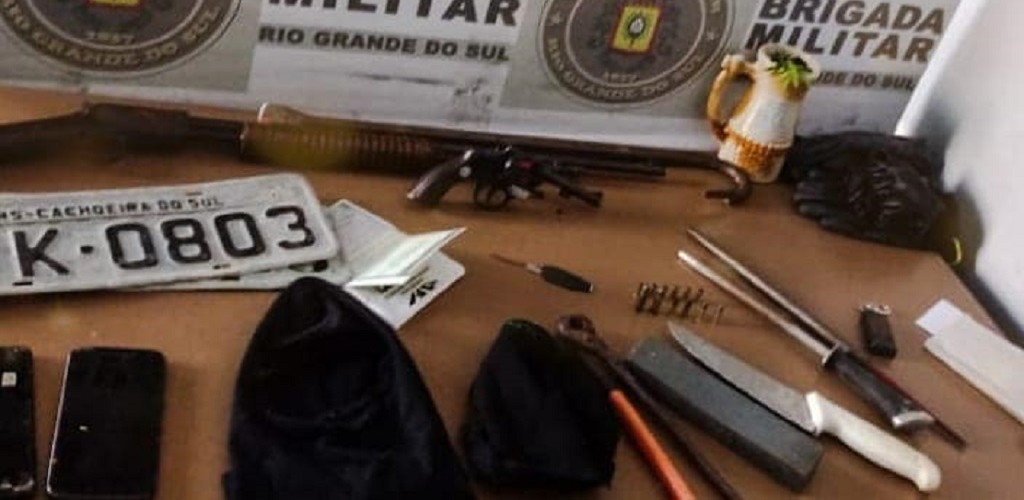 Dupla é presa por porte ilegal de armas e receptação em Pelotas