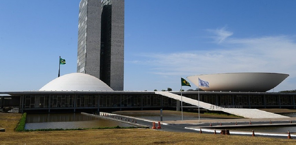 Senado aprova com alterações MP de crédito para empresas