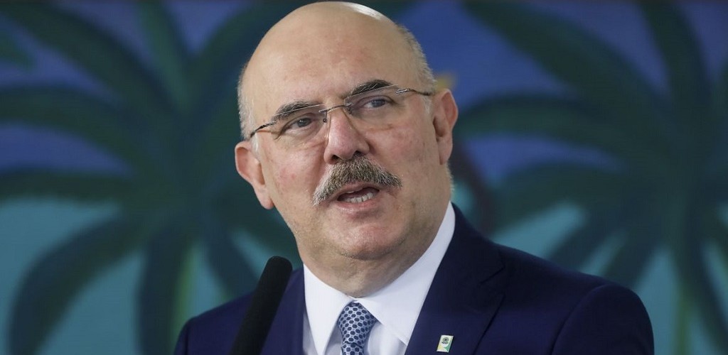 Milton Ribeiro toma posse e promete diálogo com educadores