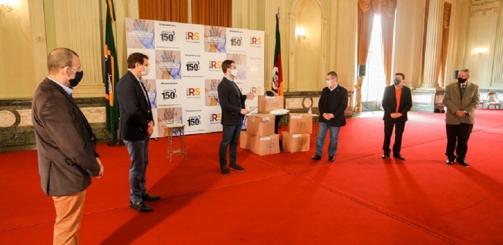 Governo do RS recebe doação de 60 mil máscaras