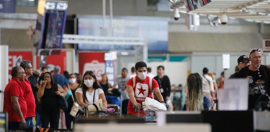 Avião com carregamento de máscaras de proteção importadas da China chega ao Brasil