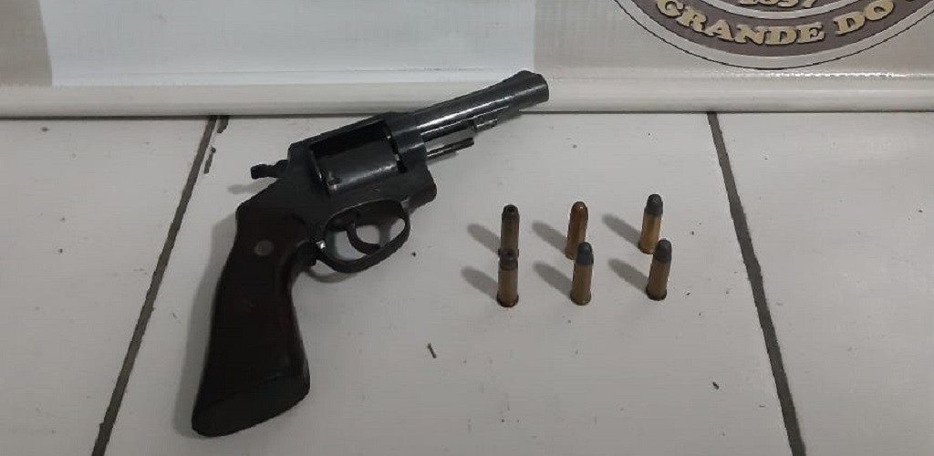  BM prende homem por porte ilegal de arma de fogo em Rio Grande