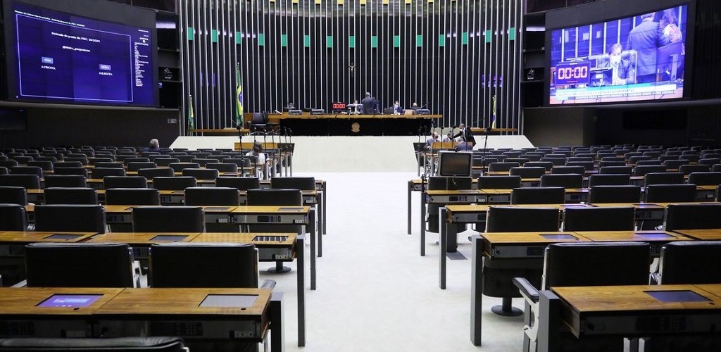  Adiamento das eleições municipais para novembro é aprovado na Câmara