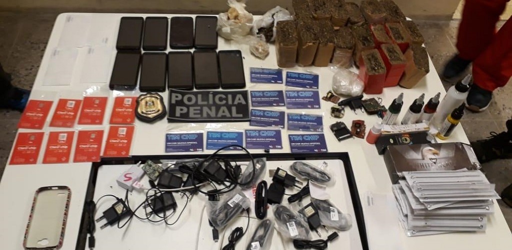 Agentes penitenciários evitam entrada de drogas e aparelhos celulares na PERG