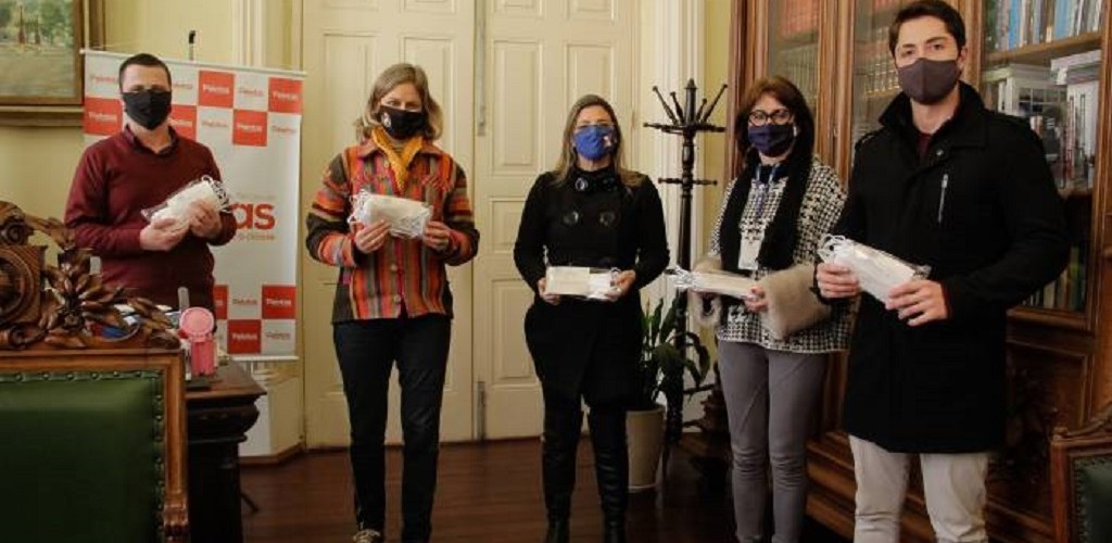 Susepe doa 200 máscaras feitas por apenados para a Prefeitura de Pelotas