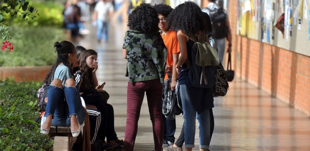 Estudantes podem pedir suspensão de parcelas do Fies