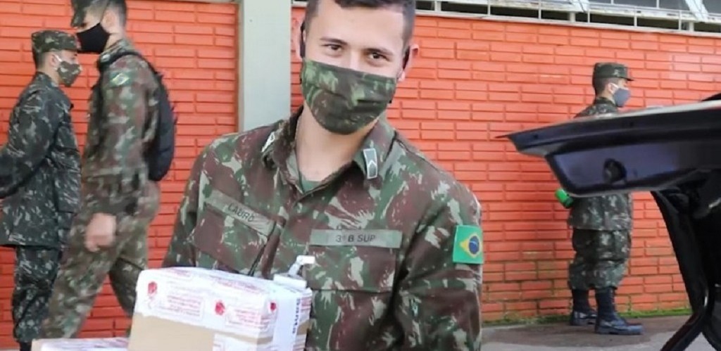 Com ajuda do Exército, Secretaria da Saúde distribui anestésicos para UTIs de 59 hospitais