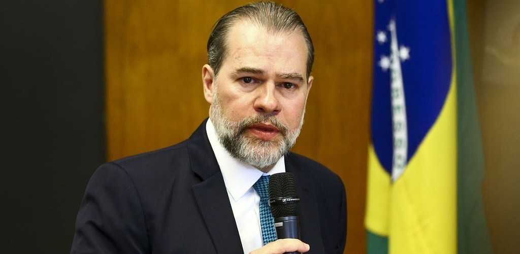 Presidente do STF é internado em Brasília
