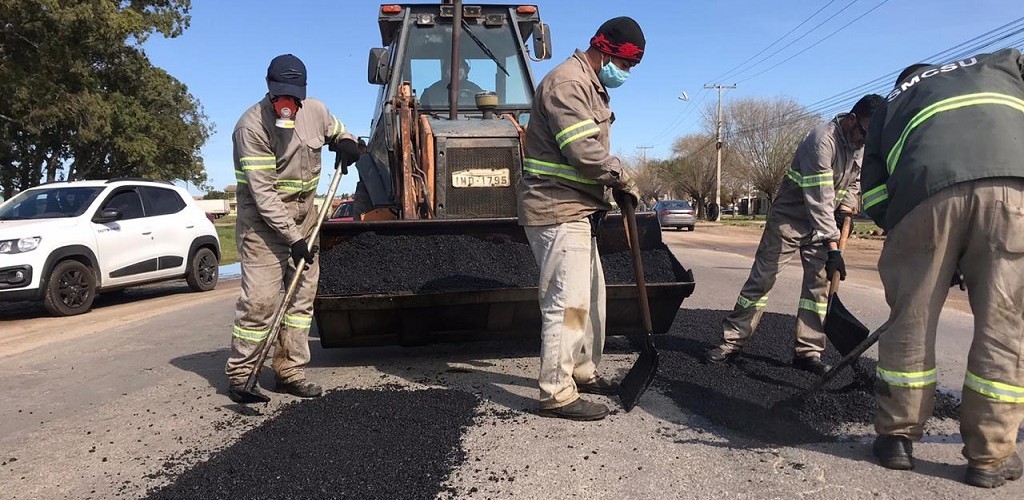 Secretaria de Infraestrutura realiza operação tapa-buraco nas vias da cidade