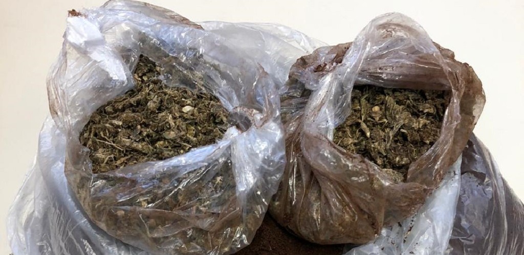 Mulher é presa tentando enviar drogas em pacote de café na Perg 