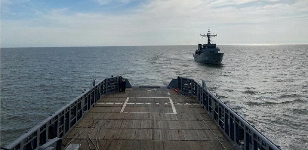 Navio de Apoio Oceânico realiza primeira faina de Transferência de Óleo no Mar