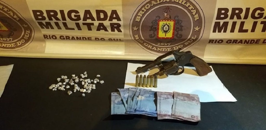 BM apreende jovem por porte ilegal de arma e tráfico de drogas em RG
