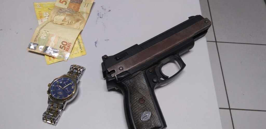 BM prende homem por roubo a pedestre em Rio Grande