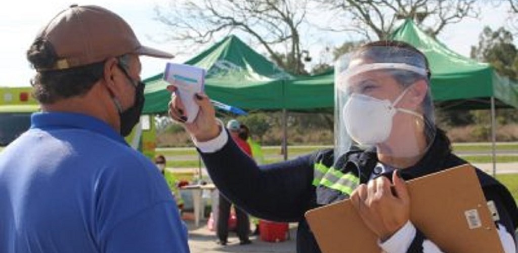Barreira sanitária educativa promove abordagem de caminhões que chegam ao município