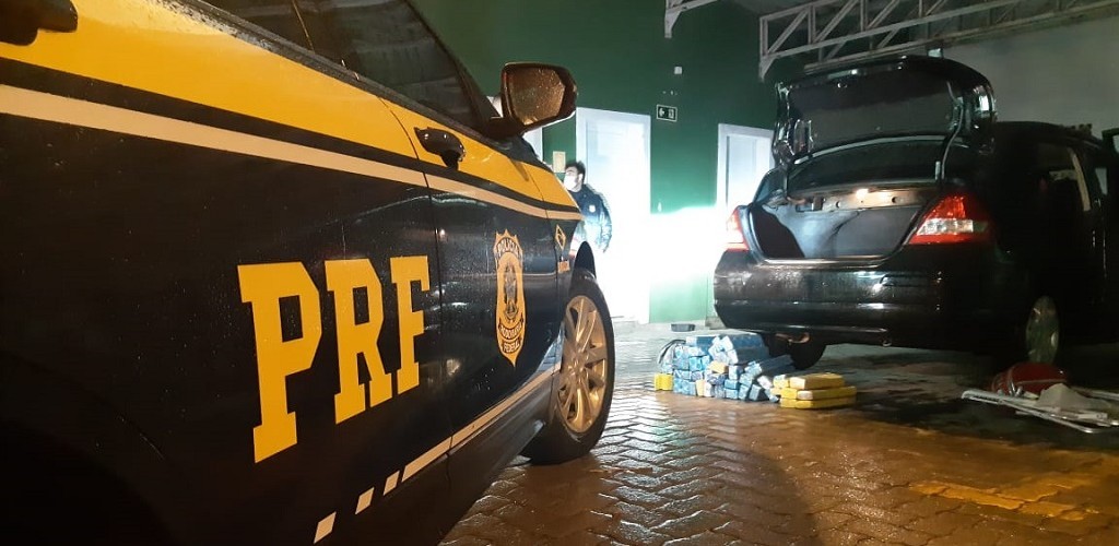 PRF prende casal de traficantes com mais de 50 quilos de maconha em Pelotas