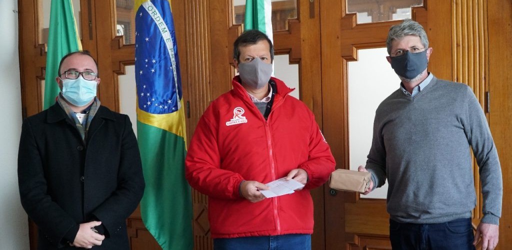 Rio Grande recebe doação de medicamentos de Santana da Boa Vista para UTI Covid