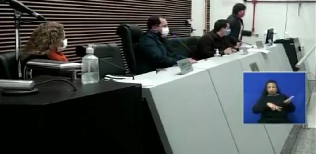 PL que prevê aplicação de multa para quem não usar máscaras nos espaços públicos fica sem votação no Legislativo