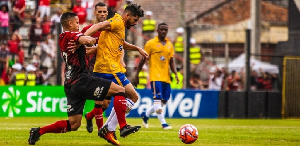 Prefeitura de Pelotas libera treinos e jogos de futebol profissional