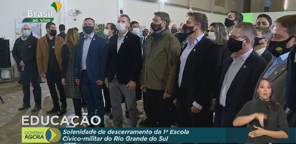 Bolsonaro inaugura moradias populares em Bagé