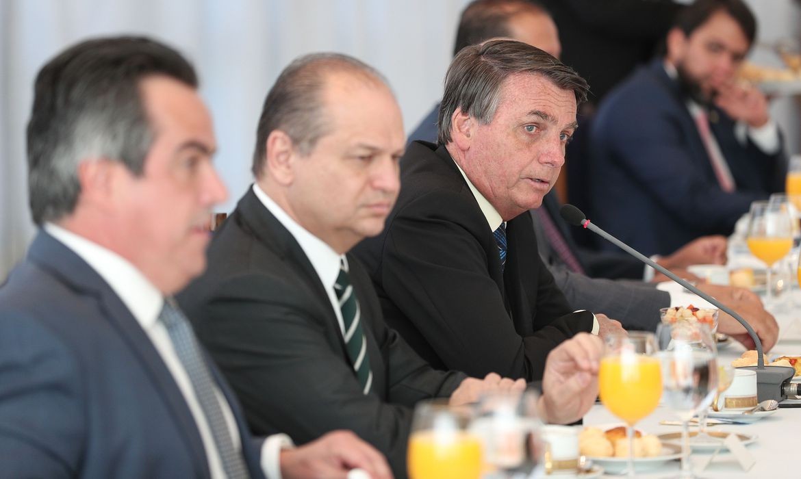 Governo prorroga auxílio emergencial até o final do ano