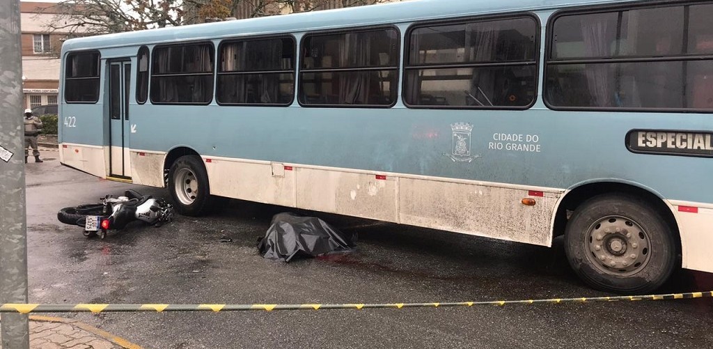 Homem de 25 anos morre em acidente no centro de RG