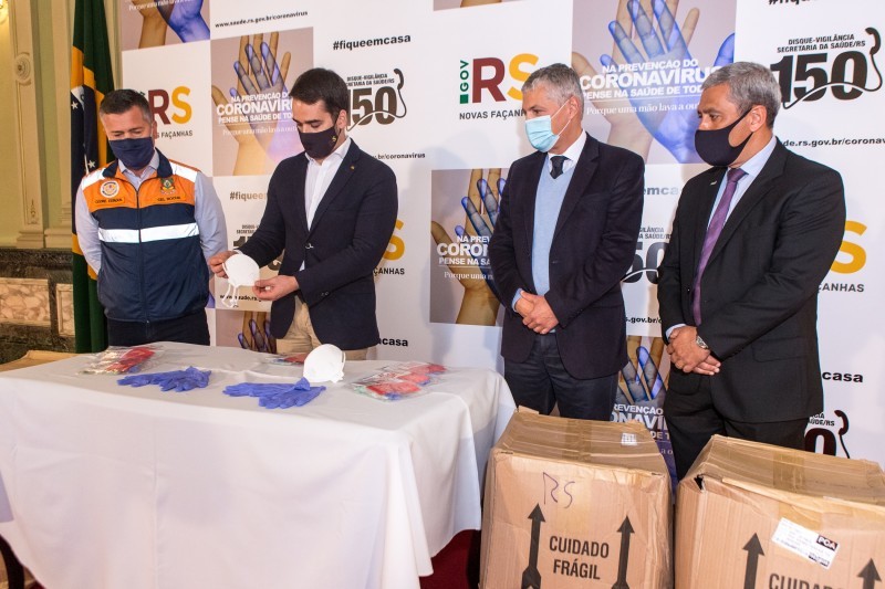 Governo do RS recebe 12 mil EPIs da Associação de Medicina para combate à Covid-19