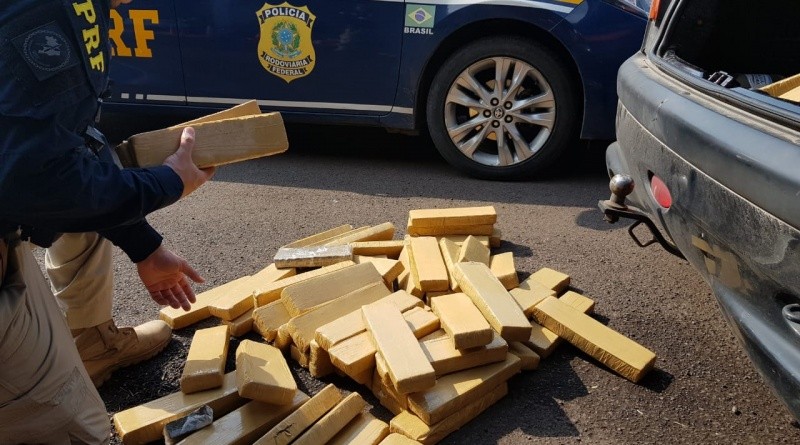 PRF prende duas mulheres com 50 quilos de maconha que tinham RG como destino