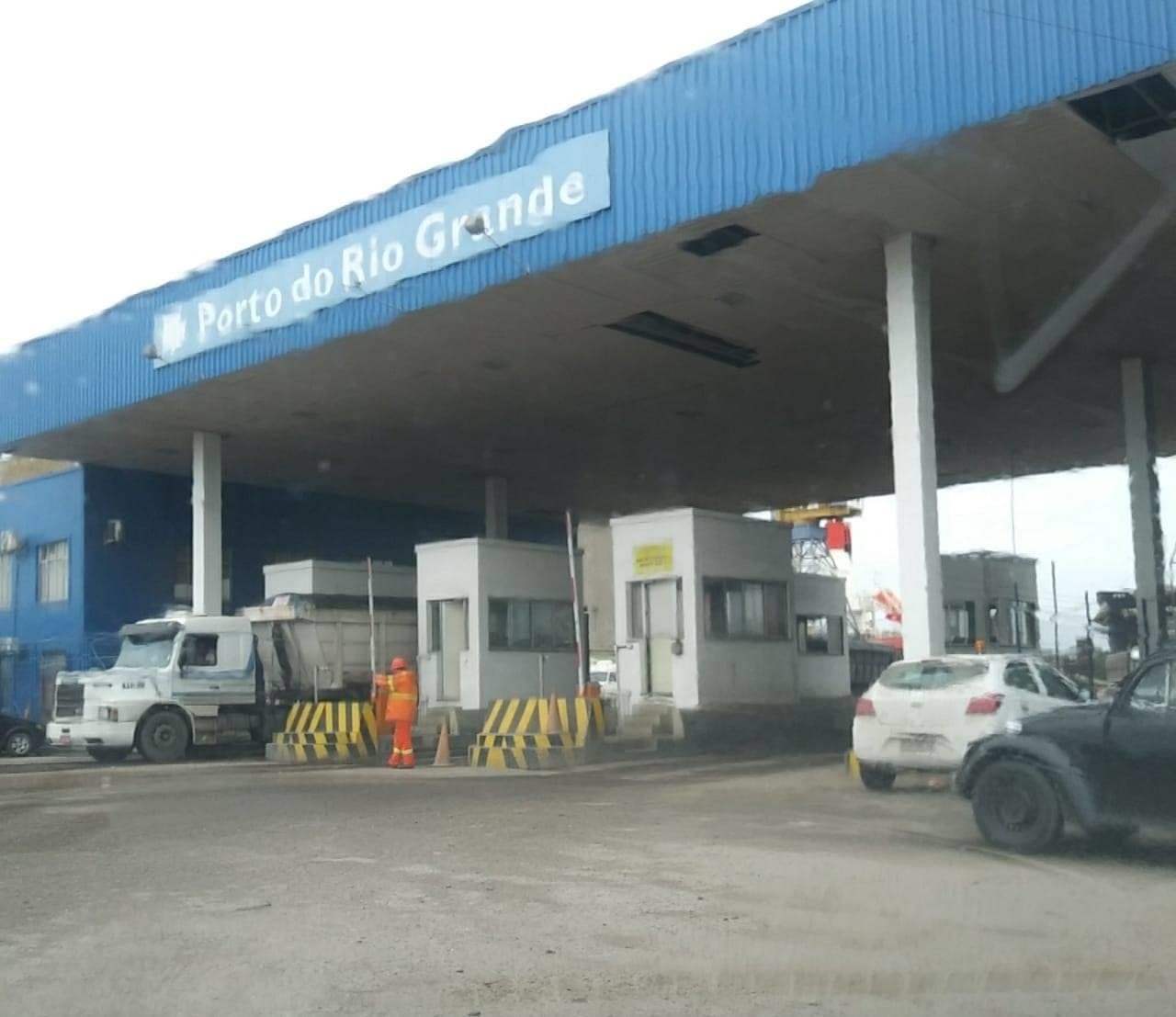 Após protesto de caminhoneiros, Superintendência do Porto RG realiza reunião com os trabalhadores