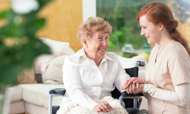 Unimed oferece curso gratuito e on-line para cuidadores de idosos