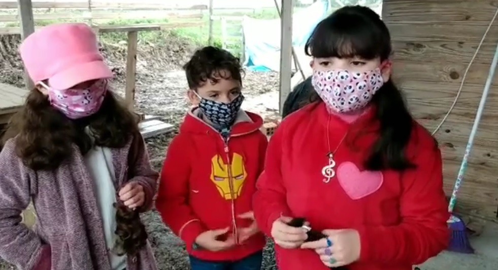 4º BPM recebe doação de mechas de cabelo para a Campanha "Cabelos de Aço" em Pelotas