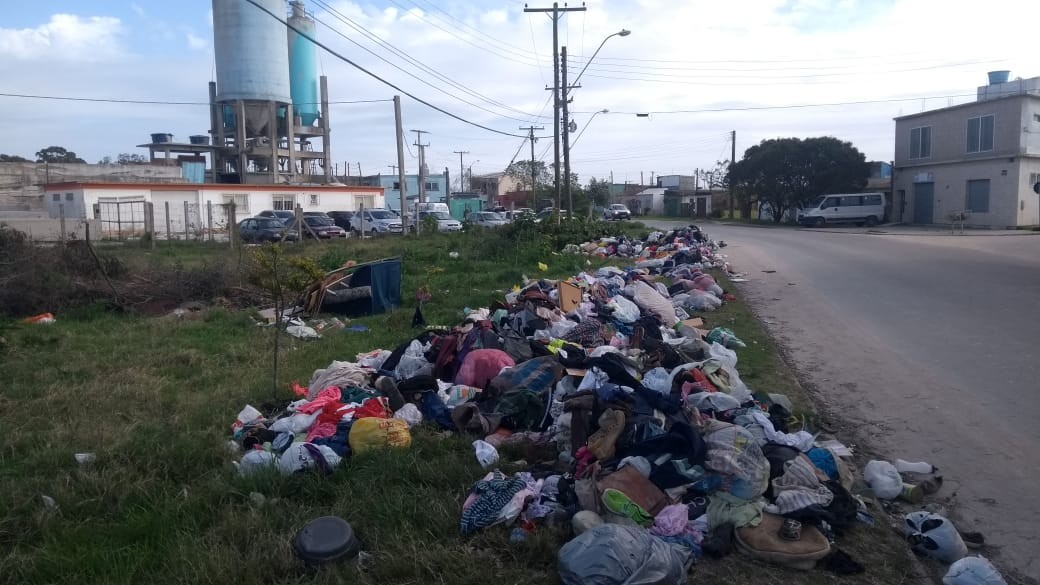 Homem é flagrado descartando lixo em local irregular em Rio Grande
