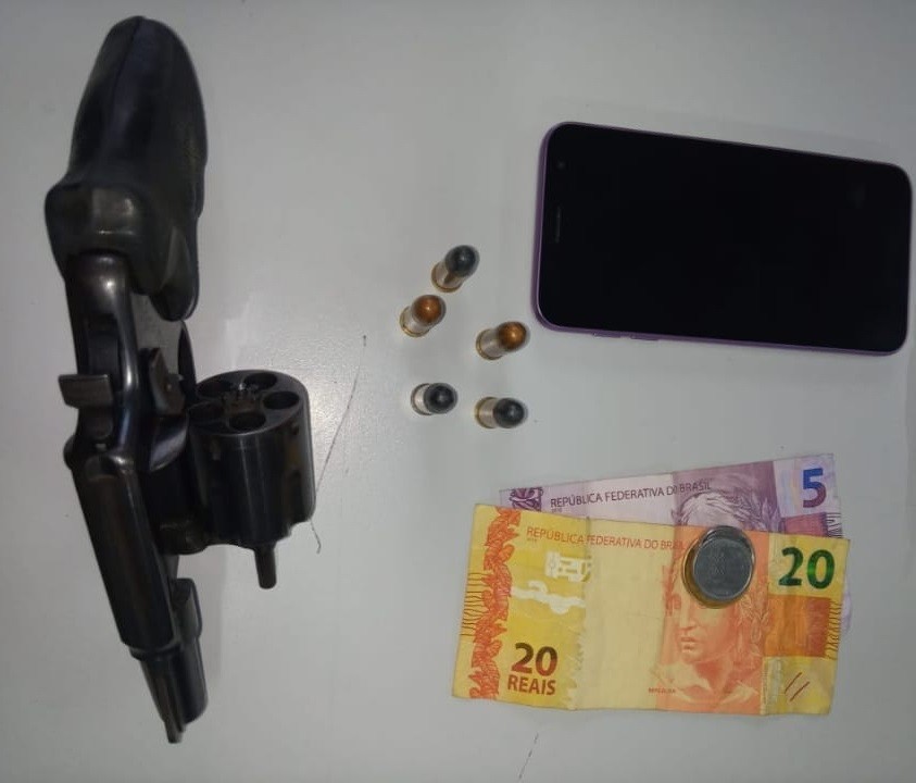 Mulher é presa por porte ilegal de arma de fogo em Pelotas