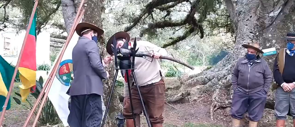 Chama Crioula é acesa pela 6ª Região Tradicionalista em Rio Grande