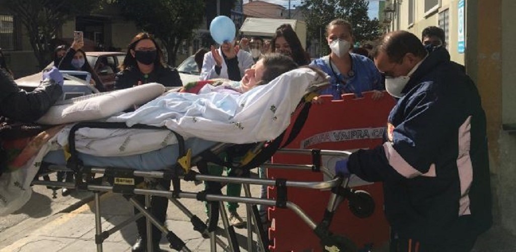 Depois de dois anos, paciente com Esclerose Lateral Amiotrófica recebe alta no HE-UFPEL