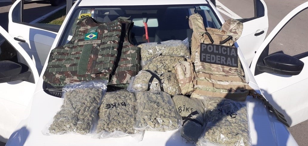 PF e Exército brasileiro prendem casal por tráfico internacional de drogas no Chuí