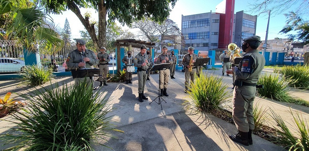 Brigada Militar leva música ao Asilo de Rio Grande